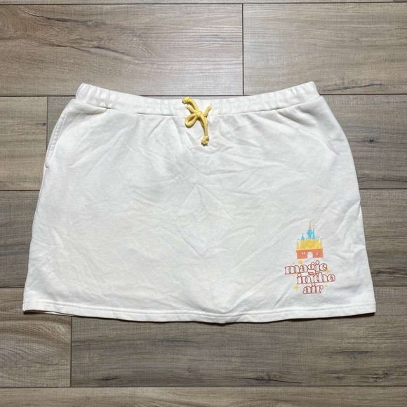 Disney Pants - Disney Womens Magic in the Air Castle Graphic Skort Size XL Cream
